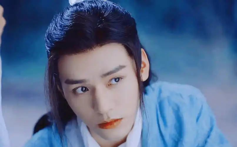 在走红以后,除了一部现代题材的《火焰蓝》以外,龚俊还没有其他古装剧