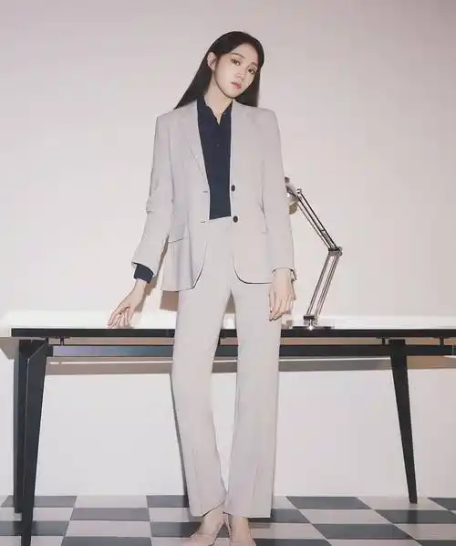 韩星李圣经身高1米7,纤细筷子腿逆天,时尚穿搭堪比超模_女生_效果_下