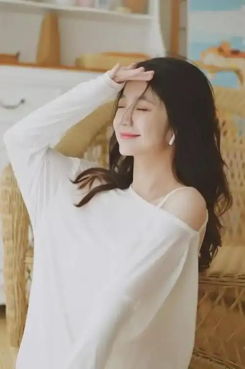 青春的气息清纯女生美图7