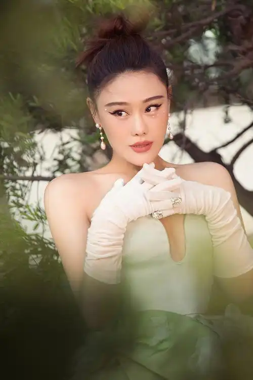 袁娅维惊艳亮相盛典获年度最佳突破歌手