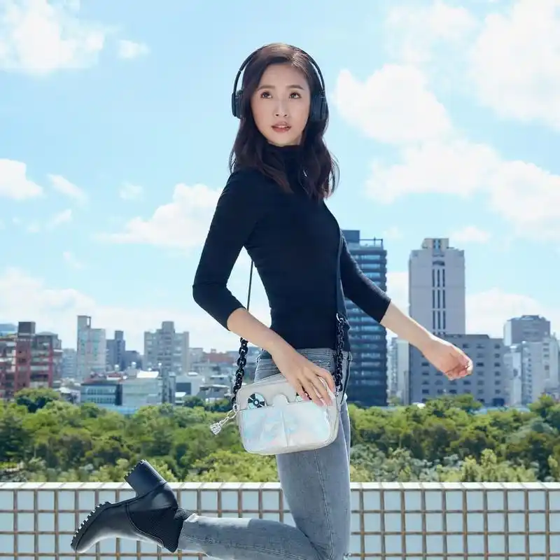 林依晨最新大片太惊艳,穿娃娃裙古灵精怪,37岁竟然像17岁未成年_牛仔