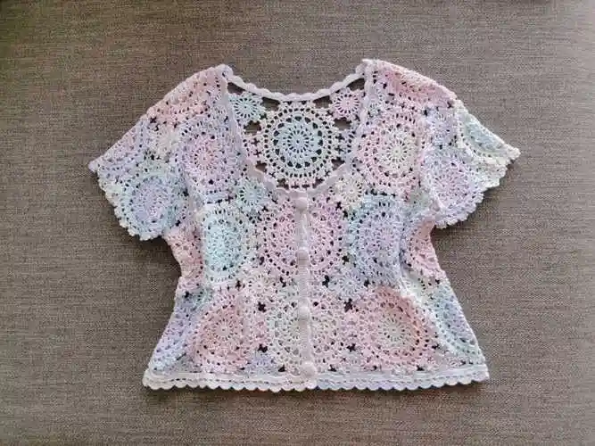 缤纷夏日女士钩针短款拼花段染开衫