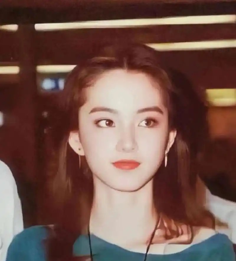 林青霞年轻时期的照片,真正的美都是无法复刻的