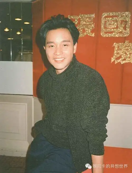 哥哥首次在香港红磡体育馆举办10场个人演唱会(百爵张国荣夏日演唱会)