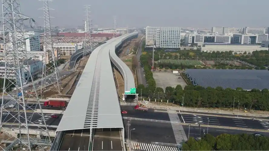 g318沪青平公路嘉松公路跨线桥和s32嘉闵立交及收费广场先后建成通车