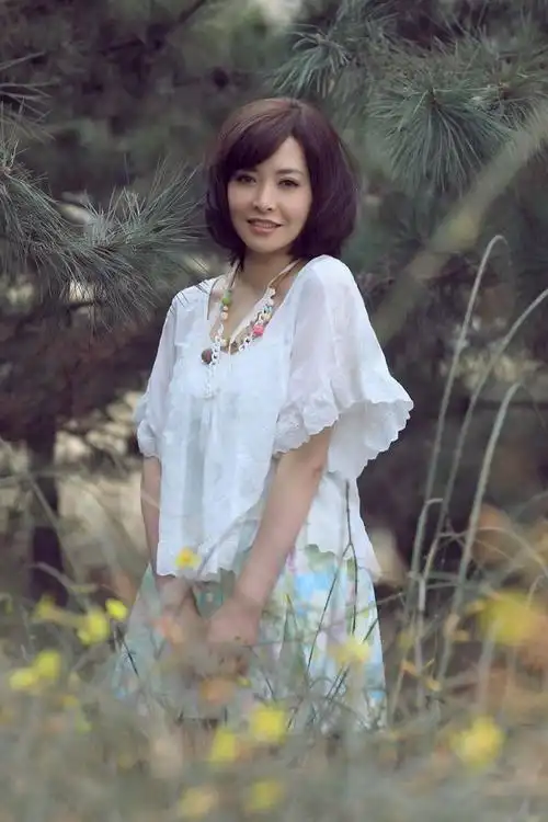 《养父》卫视热播 小花旦张慧戏里泼辣戏外清新