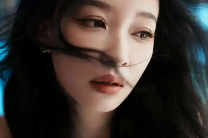 孙怡多巴胺造型穿搭多重风格尽显个性姿态