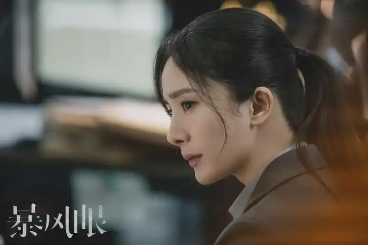 时间过得好快杨幂暴风眼播出一周年了