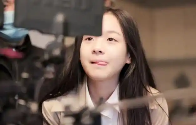 李庚希为什么能接到这么好的资源?不凡家世守护了她的灵气