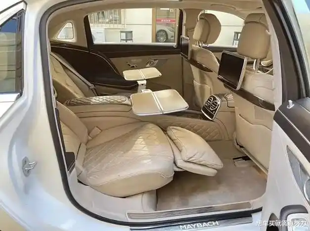 390万的奔驰迈巴赫s600,2015款首代白色定制版,现在90万难卖出