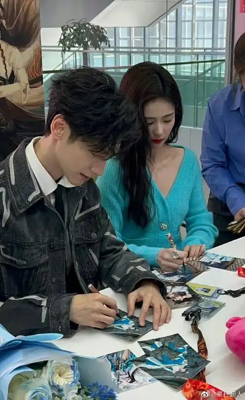 罗云熙白鹿合体扫楼##白鹿扫楼状态