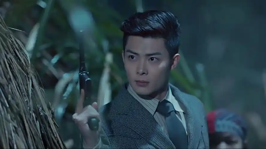 脱离了佛爷的副官还是很能干的老九门张副官张铭恩自截