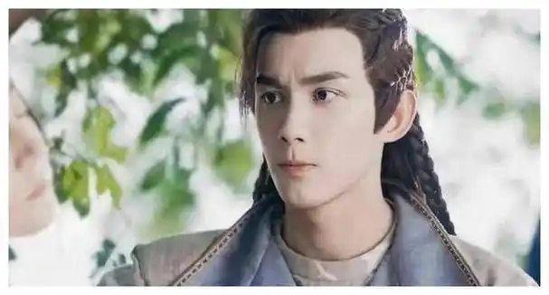 2021年,吴磊在《长歌行》中塑造了英勇无畏的少年将军形象,眉眼锐利