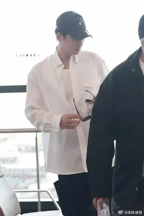 黄景瑜白衬衫##黄景瑜机场白衬衫