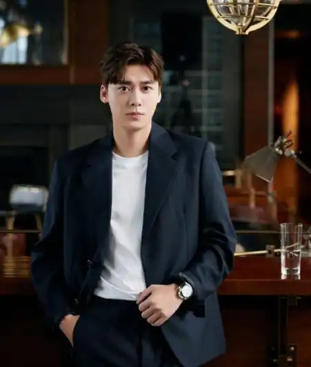 金晨李易峰恋爱了?两人亲密照曝光,网友:我服了.(3)