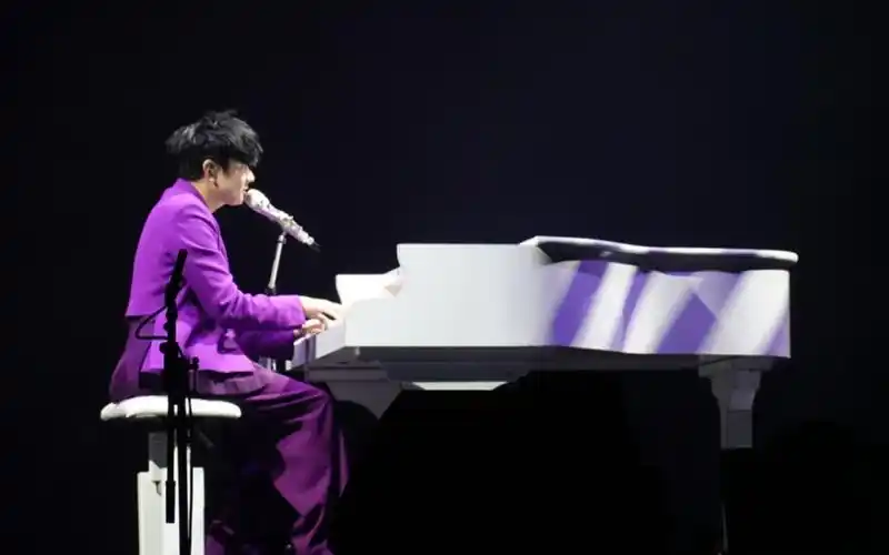 【林俊杰jj20北美西雅图演唱会】温柔的《她说》弹唱