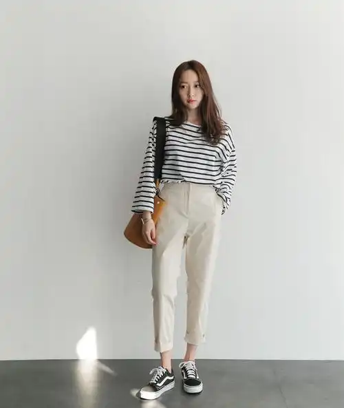 裤子搭配什么鞋子上衣两个禁忌白色裤子这样穿才好看白色裤子配什么