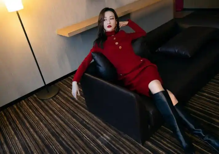 王鸥新剧演医生穿搭简约时尚有气质很有借鉴性