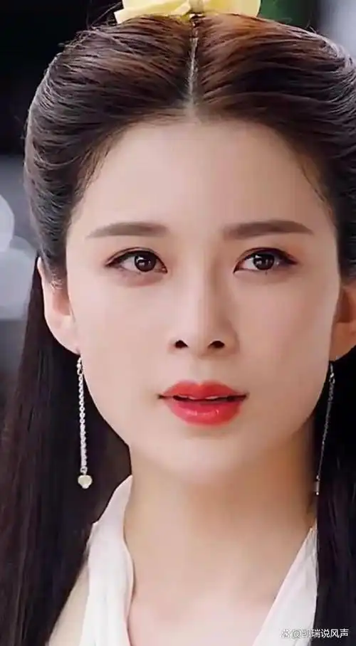 最美黄衫女整容变古力娜扎,窈窕身材超吸睛,古装扮相可惜了!