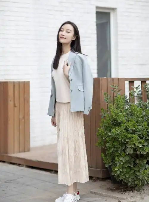 原创31岁倪妮依然有小鲜肉爱跟着倪妮学穿搭超显气质异性缘太强