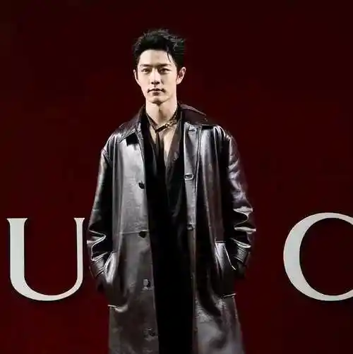 原创把32岁肖战跟26岁王一博放一起对比我才明白什么叫顶级骨