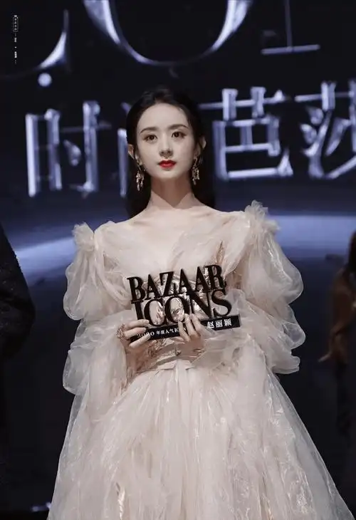 原创时尚芭莎年度派对星光闪耀赵丽颖一袭轻纱鎏金裙吸人眼球