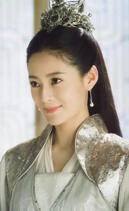 王媛可的古装扮相看起来温婉优雅,艳如桃李,凛若冰霜_高清图集_新浪网