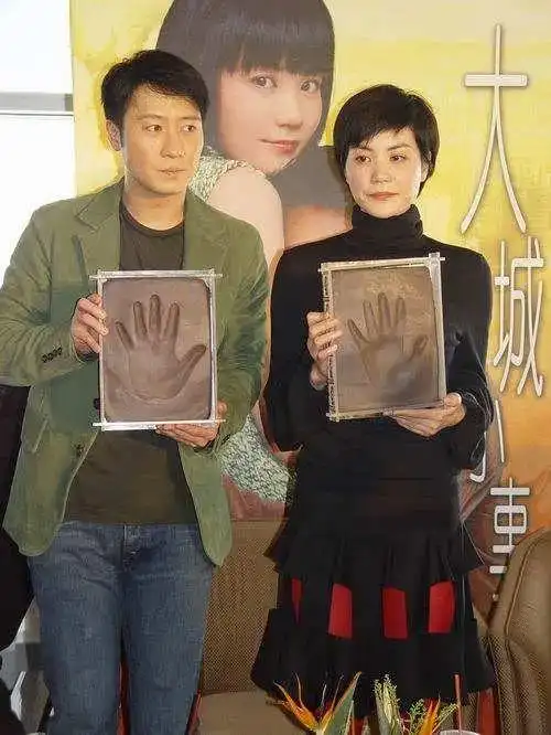 曾两度离婚跟谢霆锋复合同常石磊合唱人间的王菲超厉害