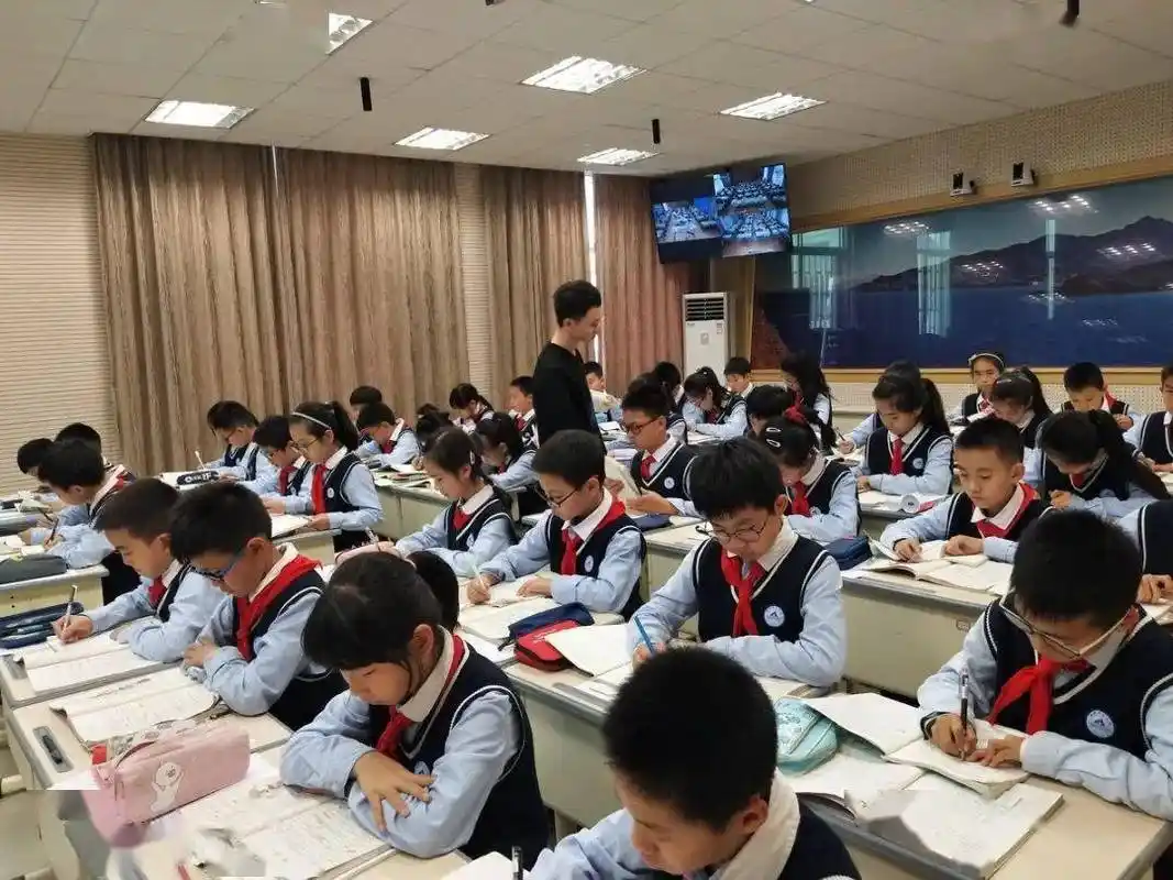 互联互动跨时空共学共享促成长陈屿中心小学开展互联网