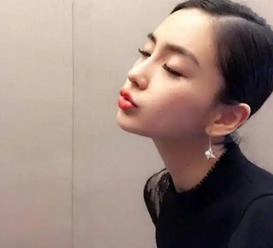 杨幂,大幂幂的嘟嘟嘴也很可爱,简直萌翻了