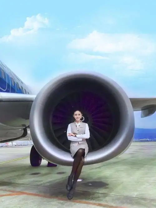 东海航空获评中国十佳特色航司 九彩女孩成中国最美空姐 - it610.com