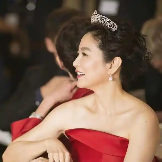 68岁林青霞近照,让我知道了什么叫"百年一遇的大美人"