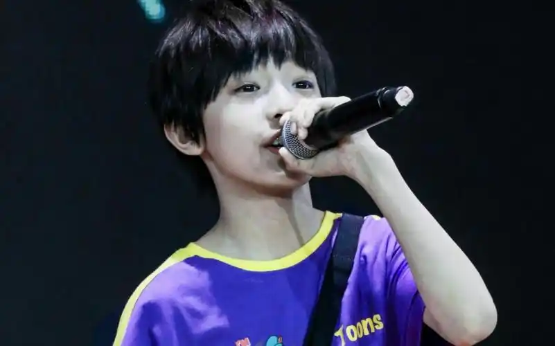 【张泽禹】被一个12岁小孩的唱功震惊的瞬间!