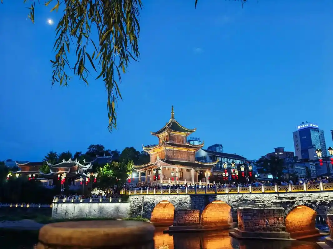 贵州旅游vlog 下高铁看到几个大字"爽爽贵阳",几天下来的体会