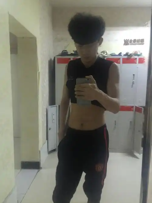 不容易发现是网图的腹肌照片