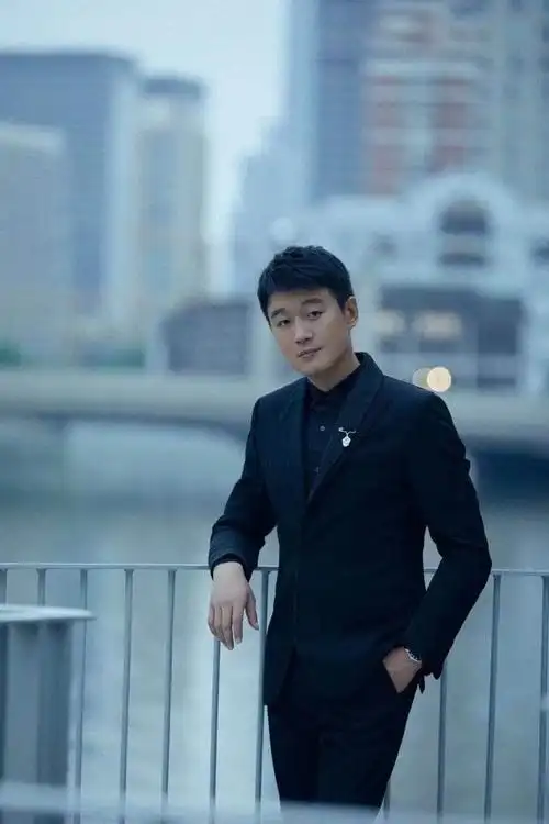 孙俪佟大为时隔19年再相遇不老夫妻档勾起青春回忆至今仍般配