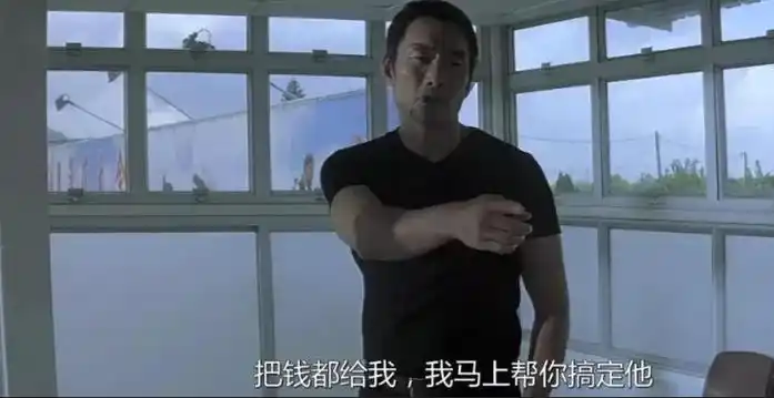 2006年上映的《以和为贵》中,郑浩南饰演的"加钱哥",战力值爆棚,每次