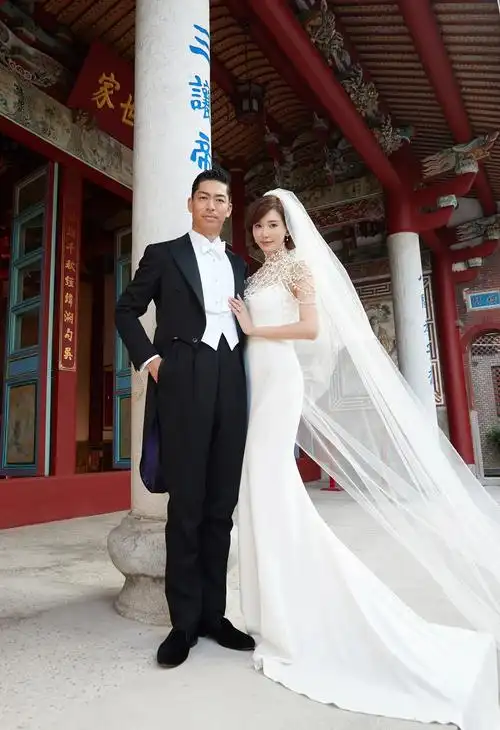 你酸林志玲结婚行头才十几万我说她嫁给爱情的样子真美