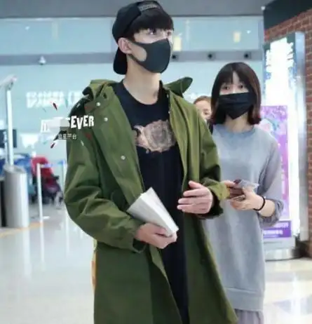 的照片,能够看得出来姐姐的好样貌,网友们都羡慕吴磊姐姐有这样的弟弟