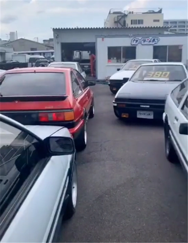 清一色丰田聚会全是ae86曾是藤原拓海座驾今已成历史