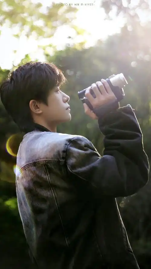 易烊千玺 新的一年愿大家好运常在##和千玺一起期待2024都更好##易烊