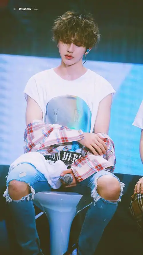 蔡徐坤的卷发已成不可逆转的趋势