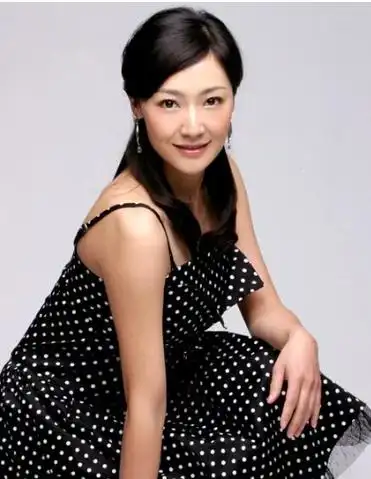 阿斯茹:怀孕后男友瘫痪,放弃事业照顾他8年,两度错失婚礼成遗憾