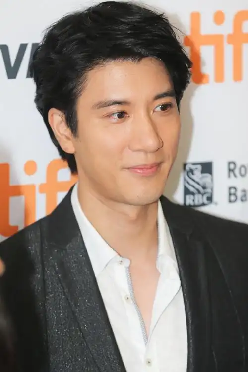 组图:王力宏不理招妓旧闻 帅气亮相多伦多红毯_高清图集_新浪网