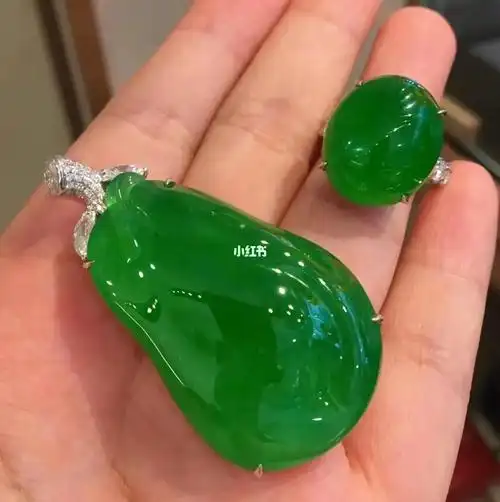 天然缅甸翡翠极品福瓜挂件