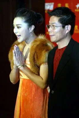 图文范冰冰王中军双手合十致敬