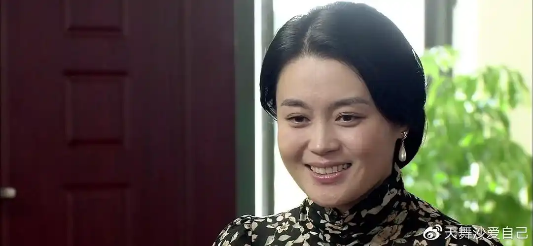 靠赵本山媳妇走红被郭德纲公开调侃38岁关婷娜今依然单身