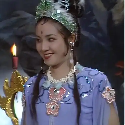 金鼻白毛老鼠精,是央视86版《西游记》第二十二集——四探无底洞里的