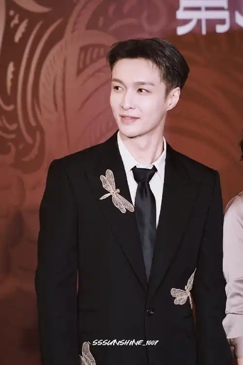 张艺兴于适金鸡奖内场饭拍##张艺兴于适金鸡奖饭拍