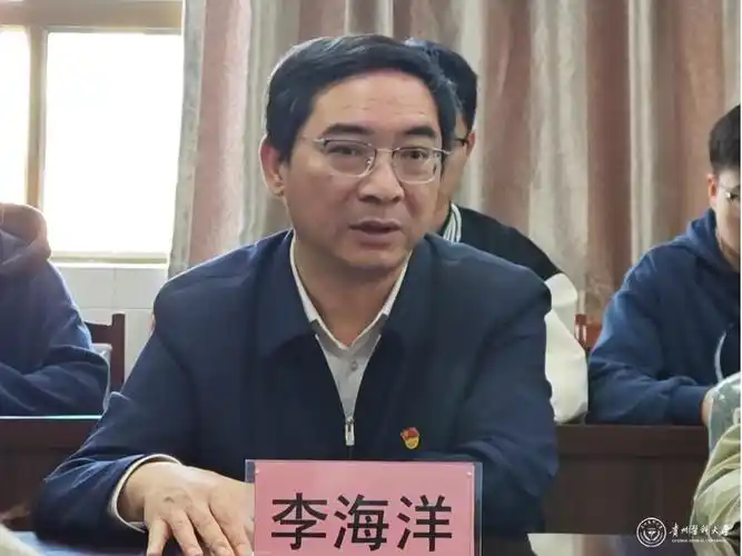 校党委委员,附属医院党委书记李海洋为联系学生党支部讲专题党课-贵州